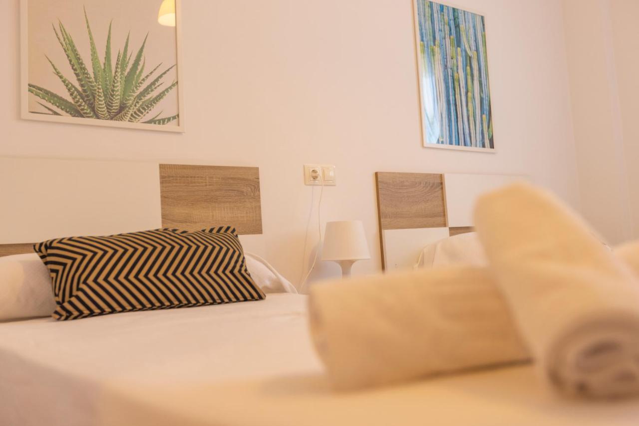 Apartamentos Playa de LLAS Foz Exterior foto